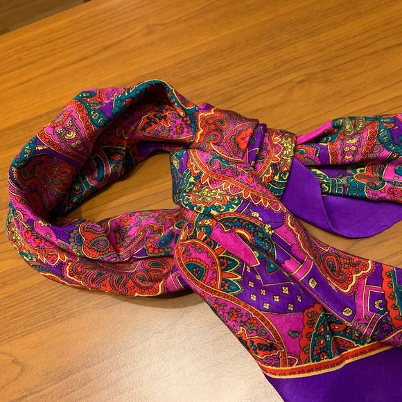 ⭐HOST PICK⭐💗Bill Blass Silk Scarf - Picture 3 of 3